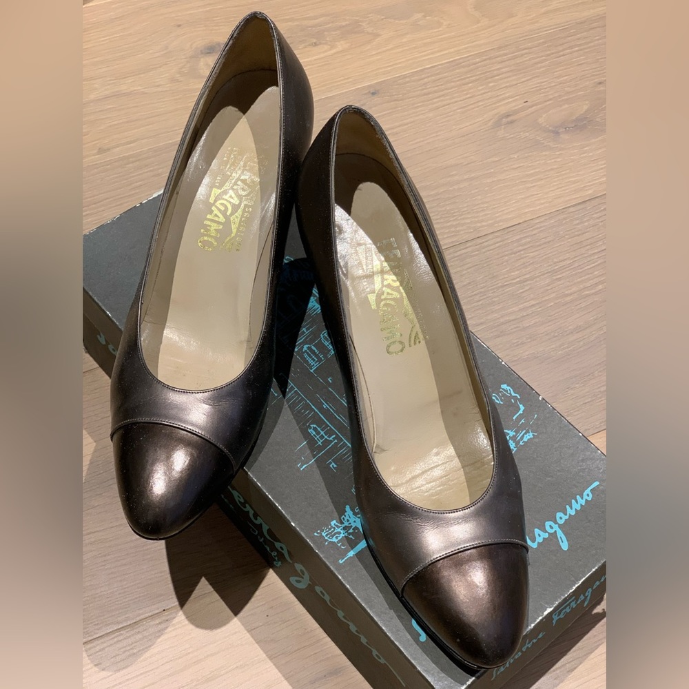 Vintage Salvatore Ferragamo Metalic Pumps